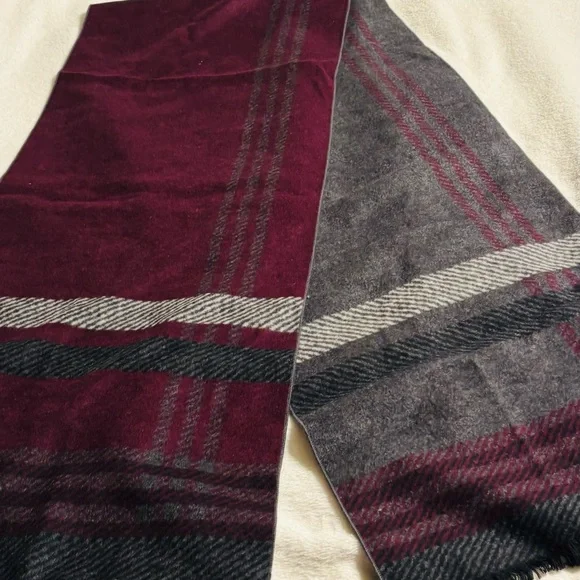 Enrico Milano 100% Silk Gray and Burgundy Scarf NWT - Picture 9 of 10